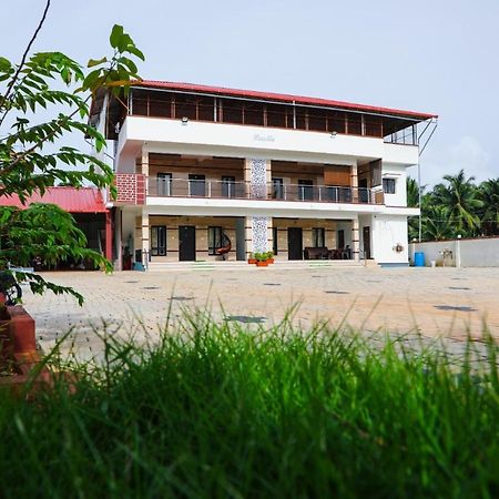 Castle Home Stays Udupi Exteriör bild