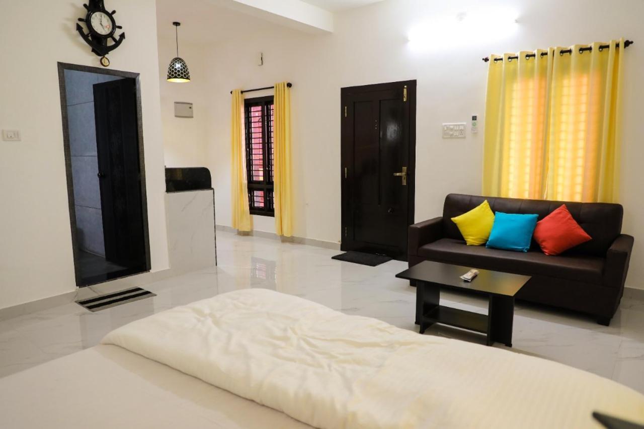 Castle Home Stays Udupi Exteriör bild
