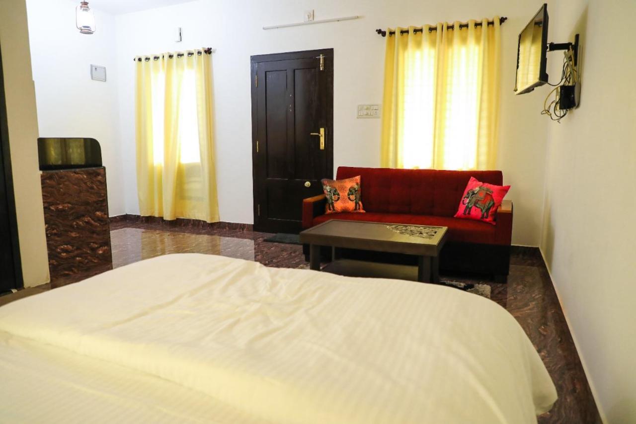 Castle Home Stays Udupi Exteriör bild